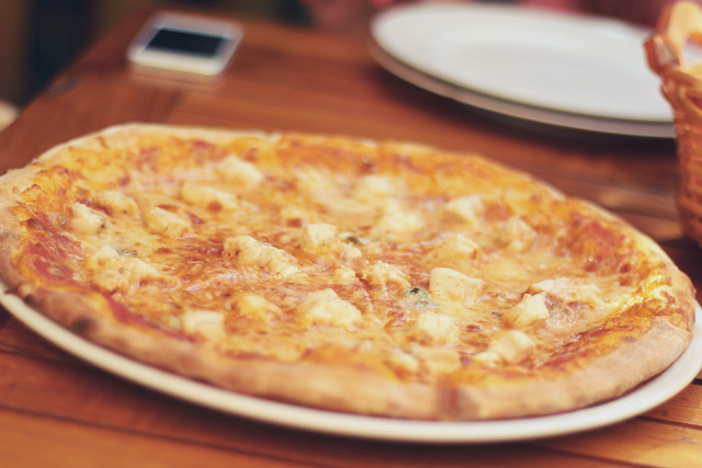 http://217.79.36.253/aseksite/wp-content/themes/restaurant/assets/starter/food-delivery.jpg